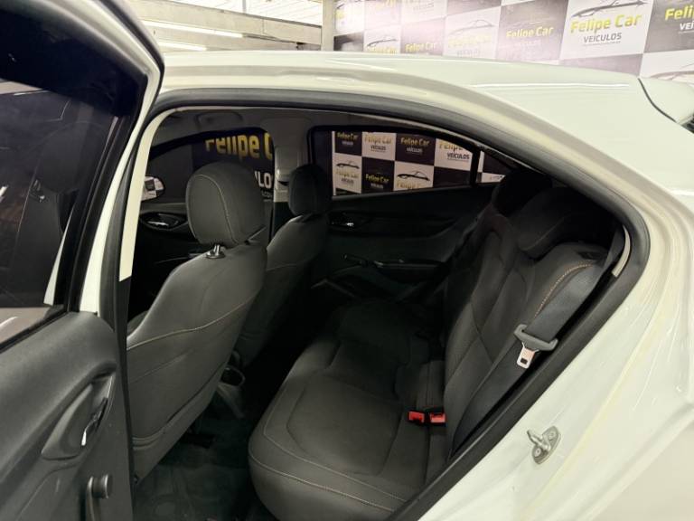 CHEVROLET - ONIX - 2013/2013 - Branca - R$ 44.900,00