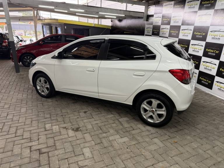 CHEVROLET - ONIX - 2013/2013 - Branca - R$ 44.900,00