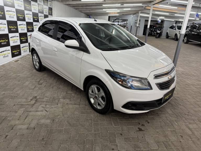 CHEVROLET - ONIX - 2013/2013 - Branca - R$ 44.900,00