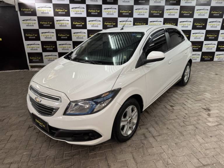 CHEVROLET - ONIX - 2013/2013 - Branca - R$ 44.900,00