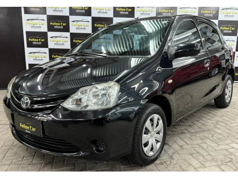 TOYOTA - ETIOS - 2013/2013 - Cinza - R$ 39.900,00