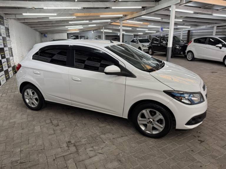 CHEVROLET - ONIX - 2013/2013 - Branca - R$ 44.900,00
