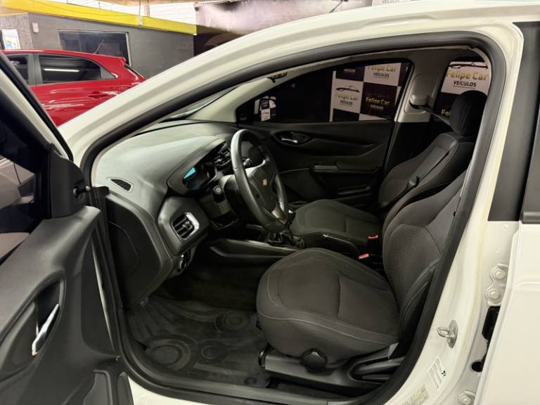 CHEVROLET - ONIX - 2013/2013 - Branca - R$ 44.900,00