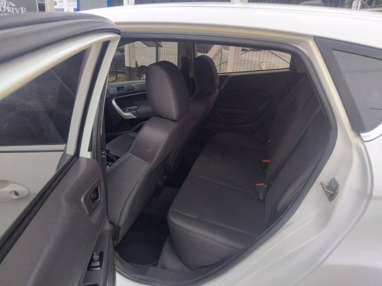 FORD - FIESTA - 2012/2012 - Branca - R$ 35.900,00