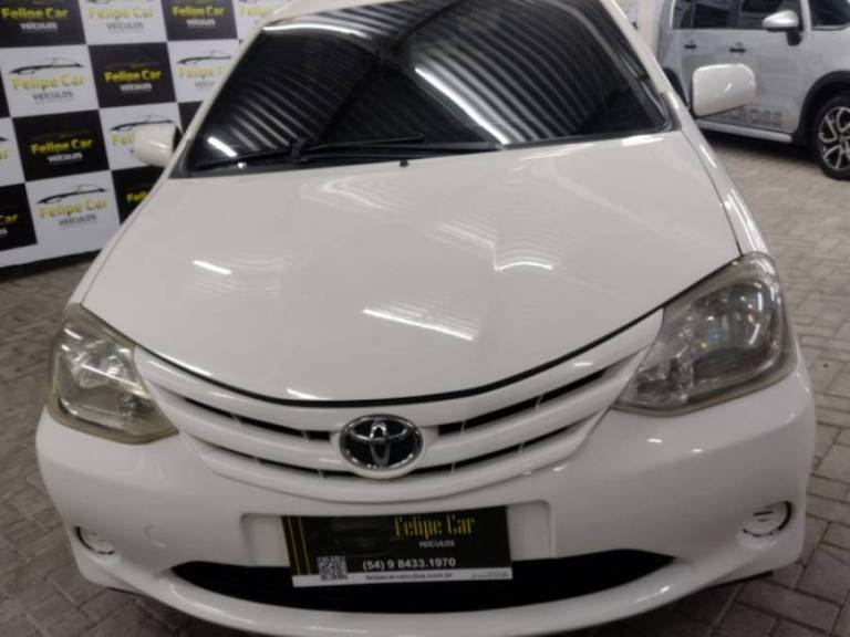 TOYOTA - ETIOS - 2013/2013 - Branca - R$ 40.900,00