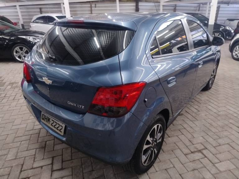 CHEVROLET - ONIX - 2015/2015 - Azul - R$ 54.900,00