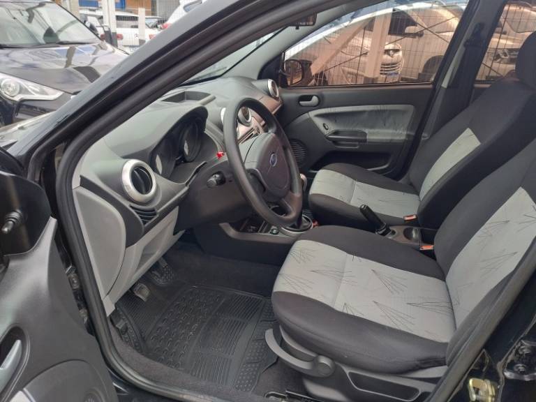 FORD - FIESTA - 2010/2010 - Preta - R$ 27.900,00