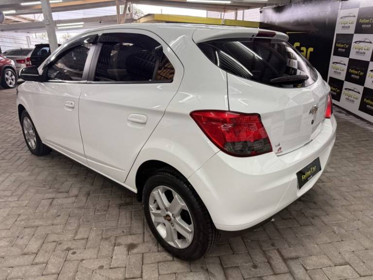 CHEVROLET - ONIX - 2013/2013 - Branca - R$ 44.900,00