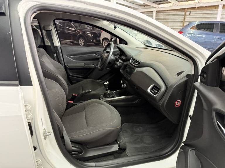 CHEVROLET - ONIX - 2013/2013 - Branca - R$ 44.900,00