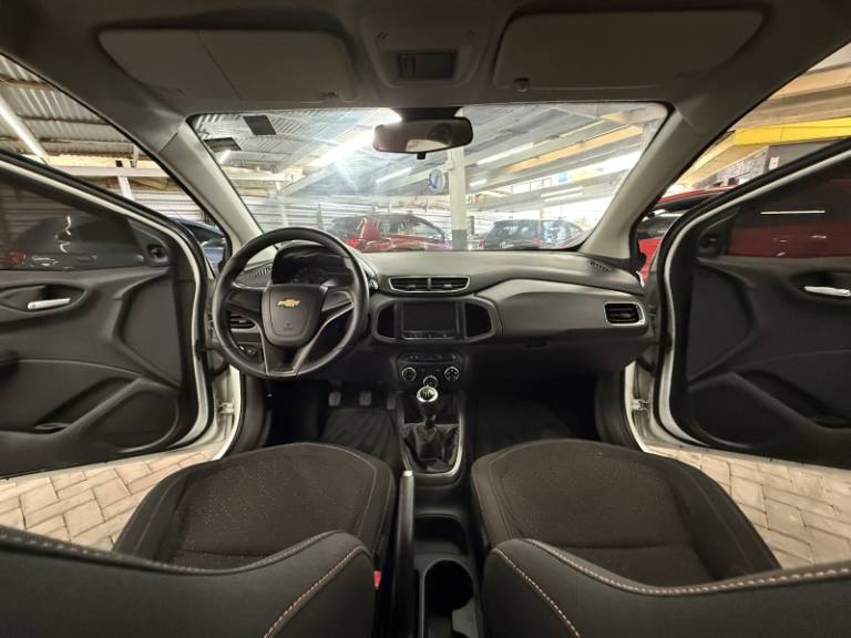 CHEVROLET - ONIX - 2013/2013 - Branca - R$ 44.900,00