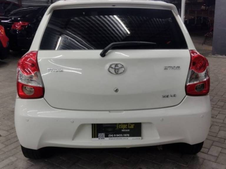 TOYOTA - ETIOS - 2013/2013 - Branca - R$ 40.900,00