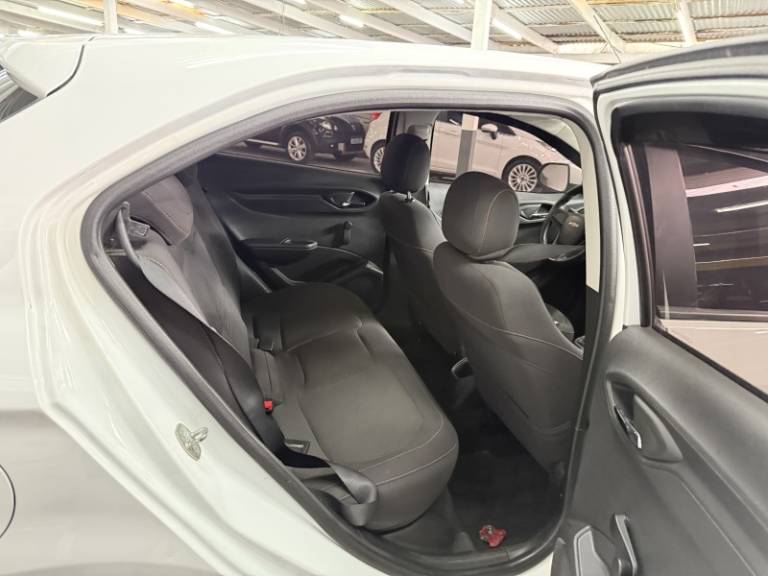 CHEVROLET - ONIX - 2013/2013 - Branca - R$ 44.900,00
